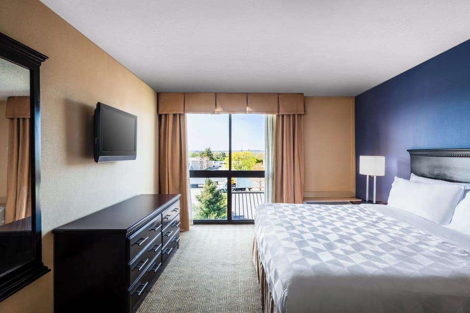 In-room safe, desk, iron/ironing board, free WiFi