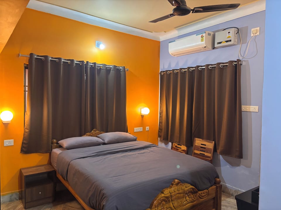Deluxe Double Room, 1 Queen Bed, Balcony, City View | Premium bedding, desk, laptop workspace, blackout drapes