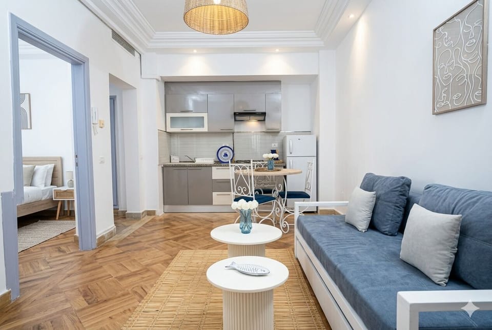 Apartment, 1 Bedroom, Accessible, Smoking | Living room