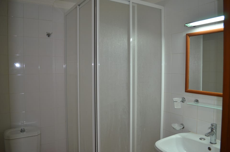 Single Room | Bathroom | Shower, free toiletries, hair dryer, slippers