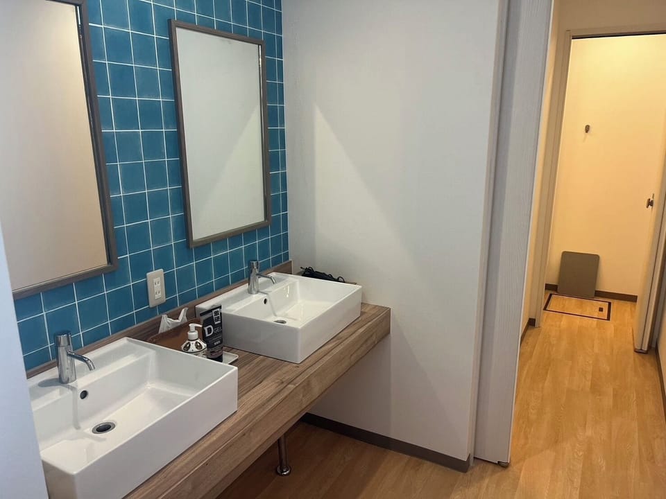 Guesthouse NALUNOMICHI Bed and Breakfast in Kobe