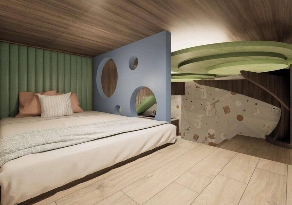 Family Studio Suite, Courtyard View | Iron/ironing board, WiFi (free)