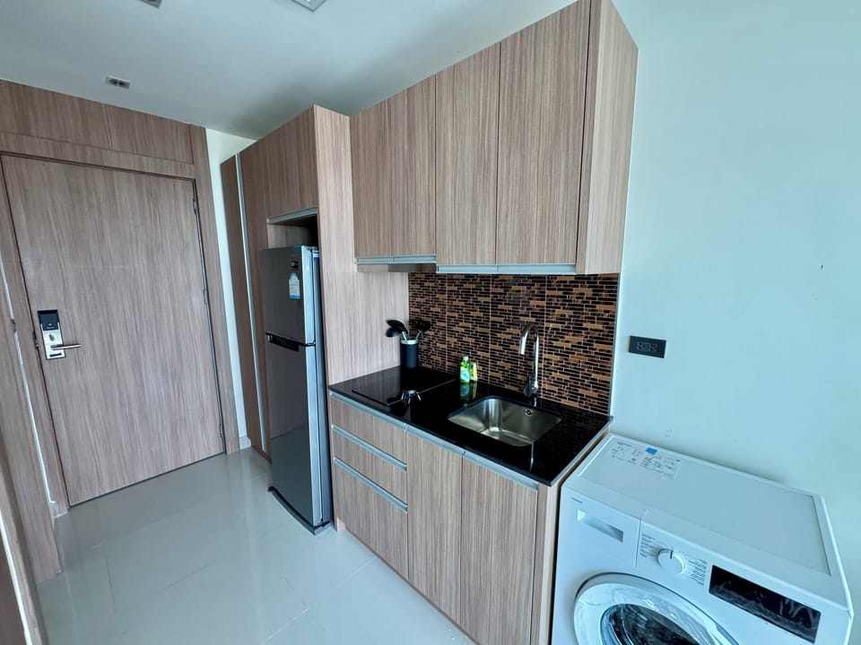 Studio, Balcony, Sea View | Private kitchen