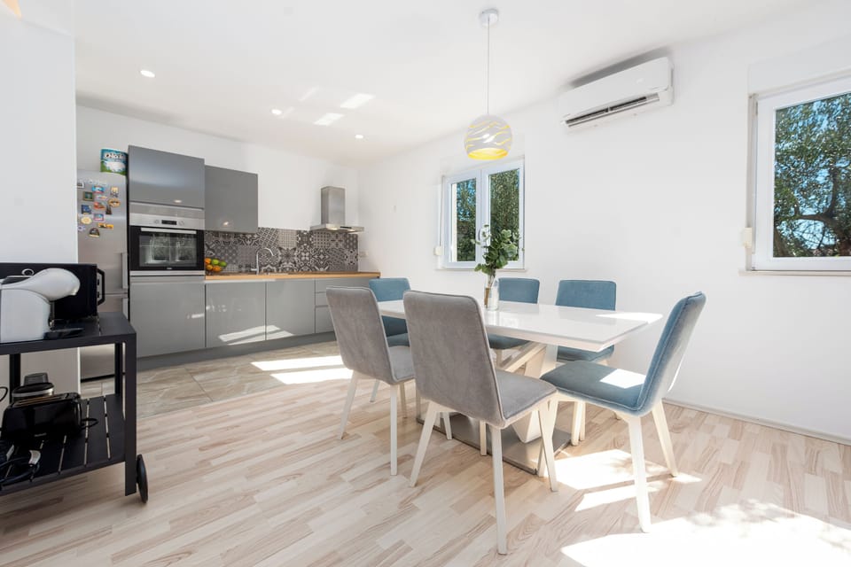 Family House, Multiple Bedrooms, 2 Bathrooms (Pool House Olive) | Private kitchen | Fridge, microwave, oven, stovetop