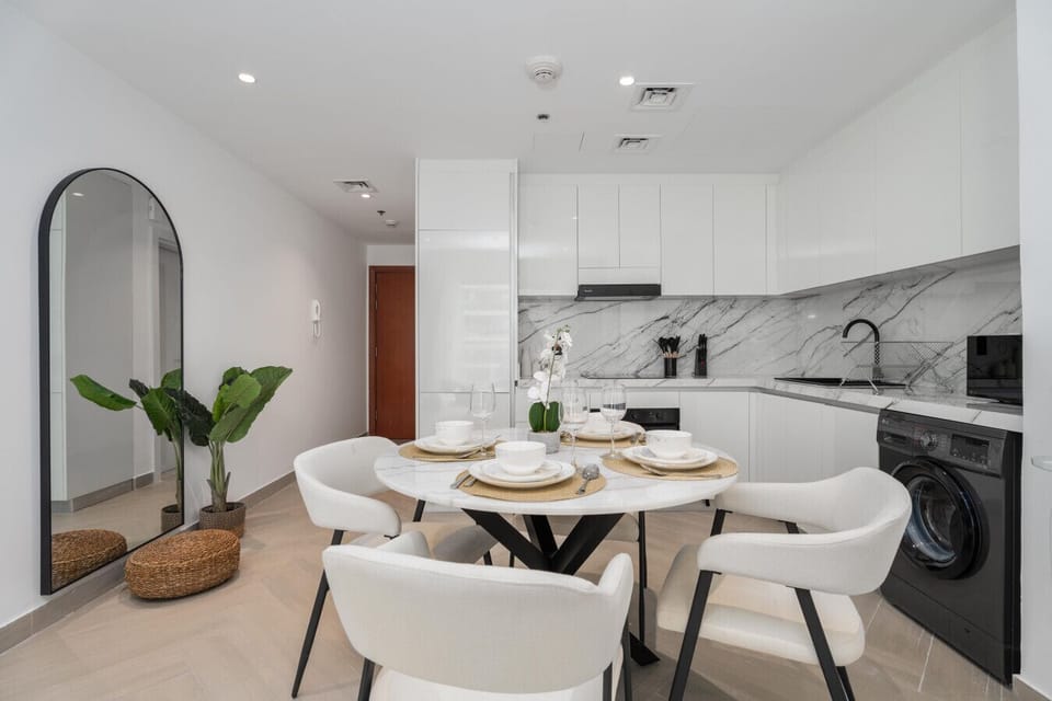 Premium Apartment, 1 Bedroom, Balcony, Canal View | Private kitchen | Eco-friendly cleaning products, dining tables