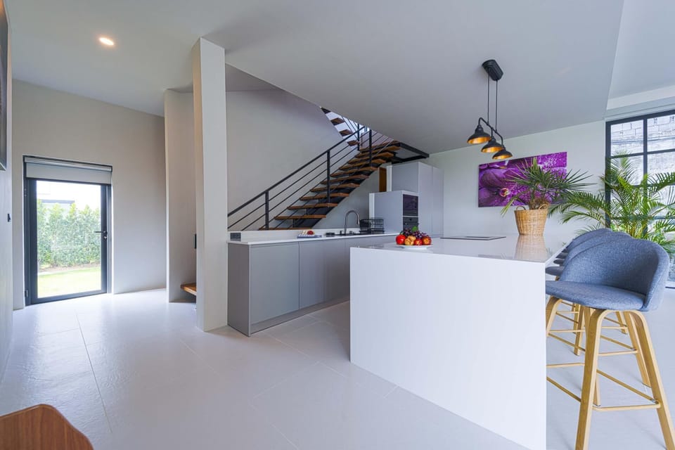 Luxury Villa, 5 Bedrooms, Non Smoking | Private kitchen | Electric kettle, toaster