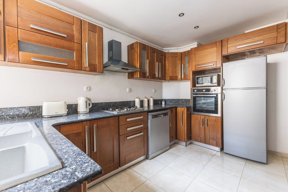 Apartment | Private kitchen | Fridge, microwave, oven, stovetop