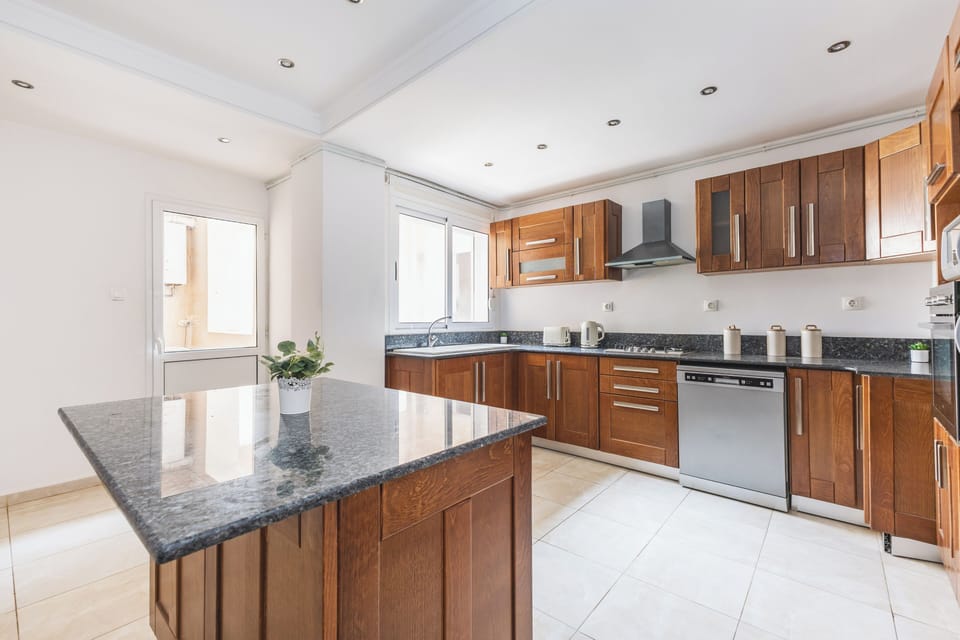 Apartment | Private kitchen | Fridge, microwave, oven, stovetop