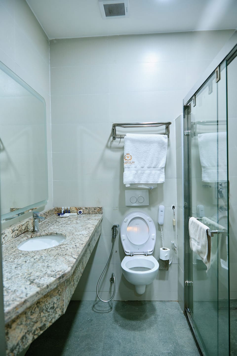 Superior Single Room | Bathroom | Shower, towels, soap, shampoo