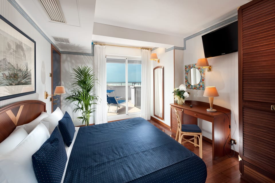 Deluxe Suite, Terrace, Sea View | In-room safe, soundproofing, free WiFi, bed sheets