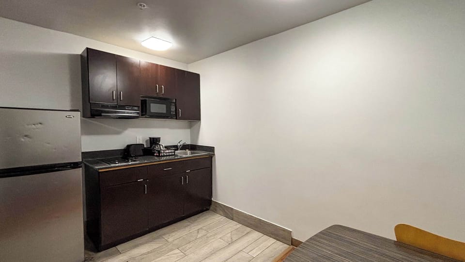 Full-size fridge, microwave, stovetop, toaster