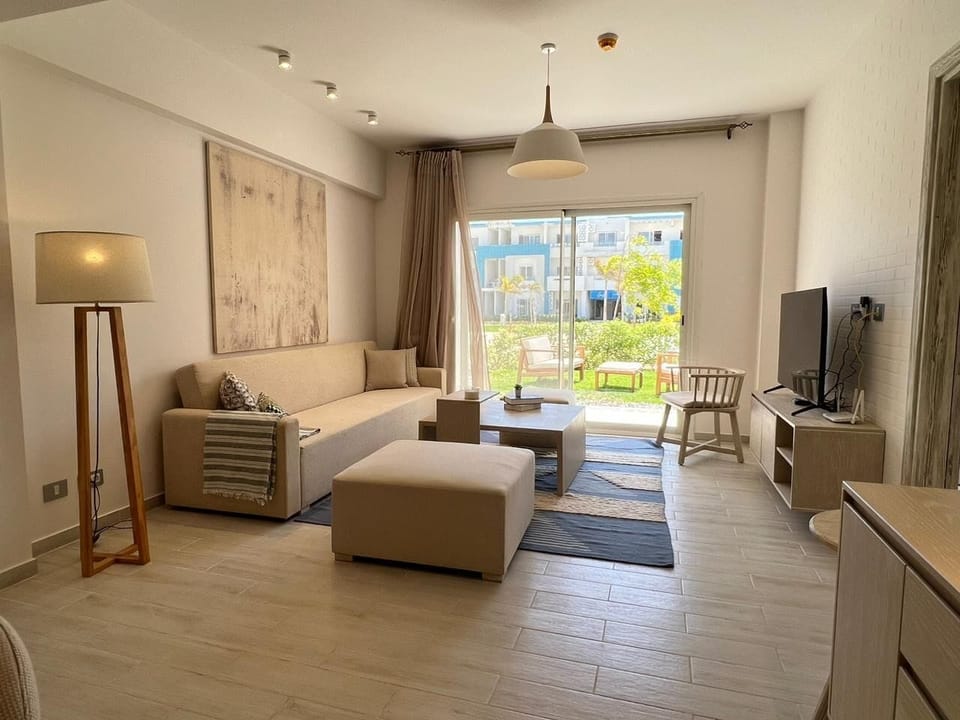 Chalet, 2 Bedrooms, Sea View | Living area