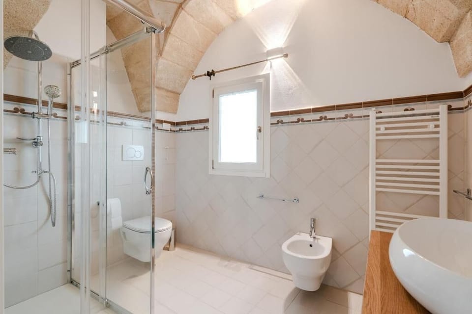 Standard Double Room | Bathroom