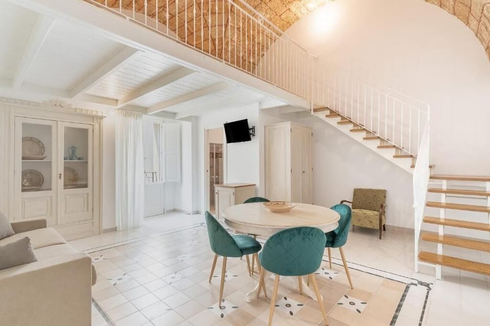 Deluxe Room | Dining