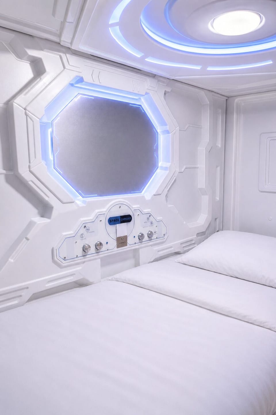 Beddy Hostels - FREE Breakfast, Towels & Luggage Capsule hotel in Madrid
