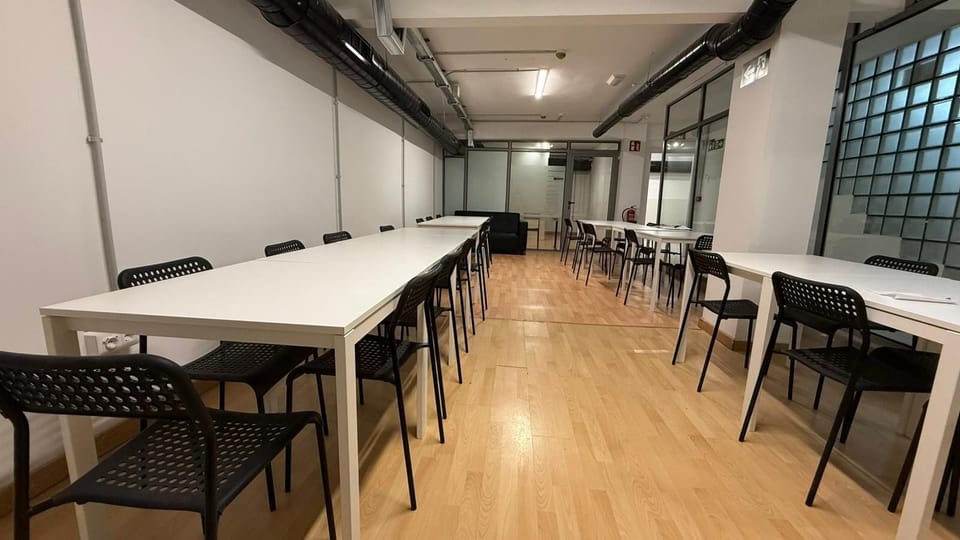 Beddy Hostels - FREE Breakfast, Towels & Luggage Capsule hotel in Madrid