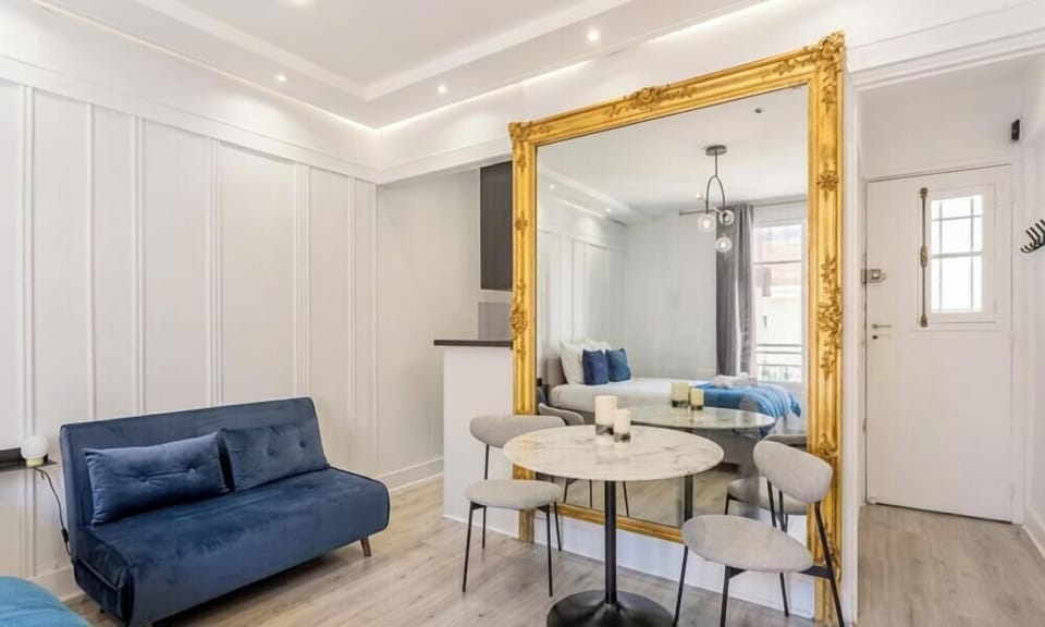 Deluxe Apartment, Balcony, City View | Interior