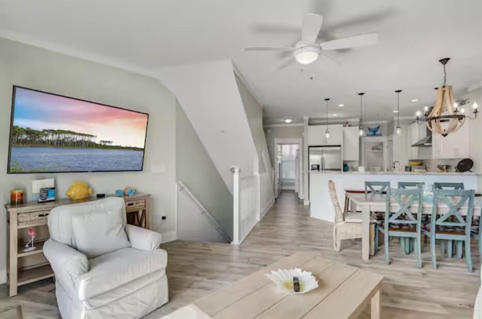 House, Multiple Beds (Beach Pointe 203) | Living area