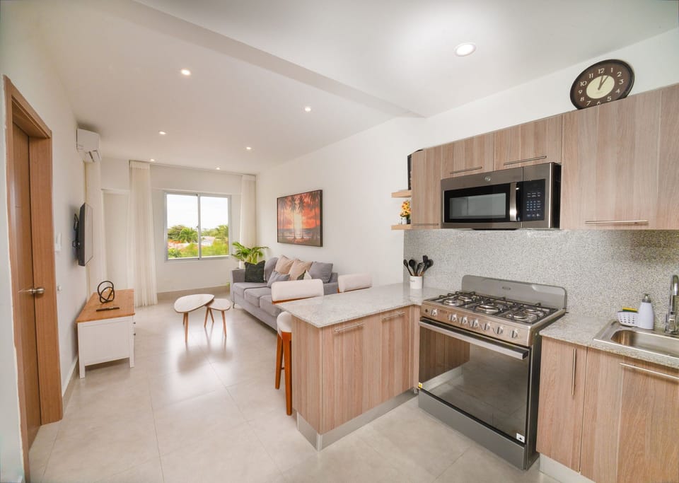 Apartment | Private kitchen | Microwave, cookware/dishes/utensils