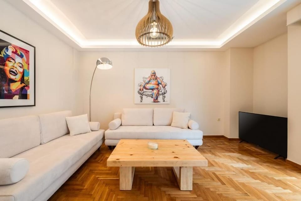 Luxury Apartment, City View | Living area