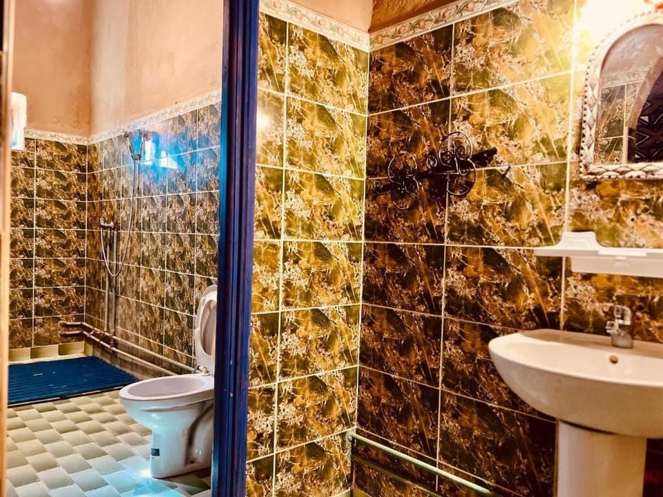 Shower, free toiletries, towels, soap