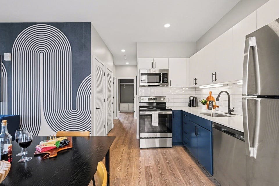 House, 2 Queen Beds | Private kitchen | Coffee/tea maker, dining tables