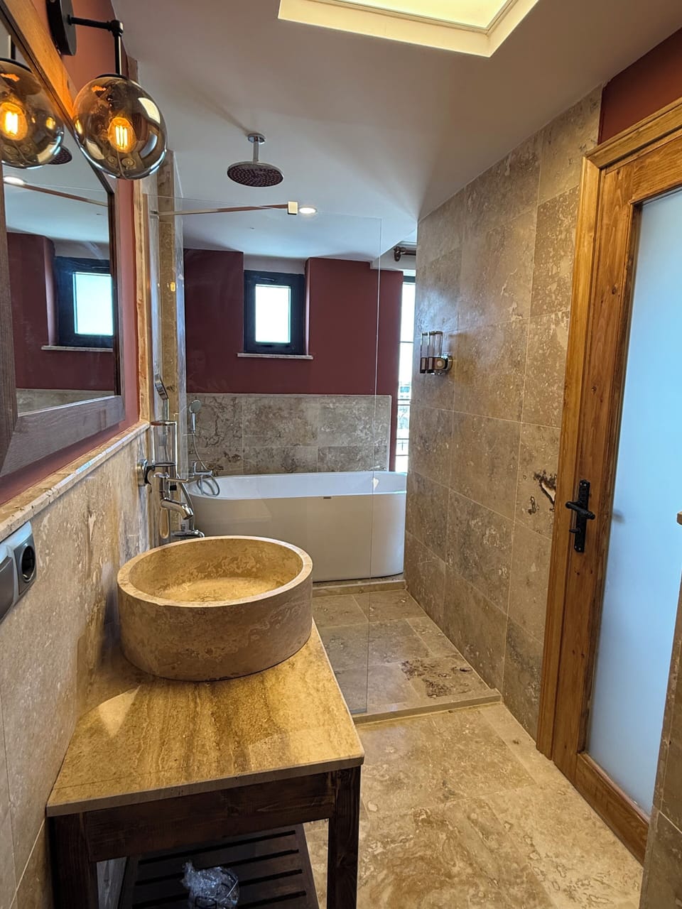 Junior Suite, Balcony, Mountain View | Bathroom | Free toiletries, hair dryer, slippers, towels