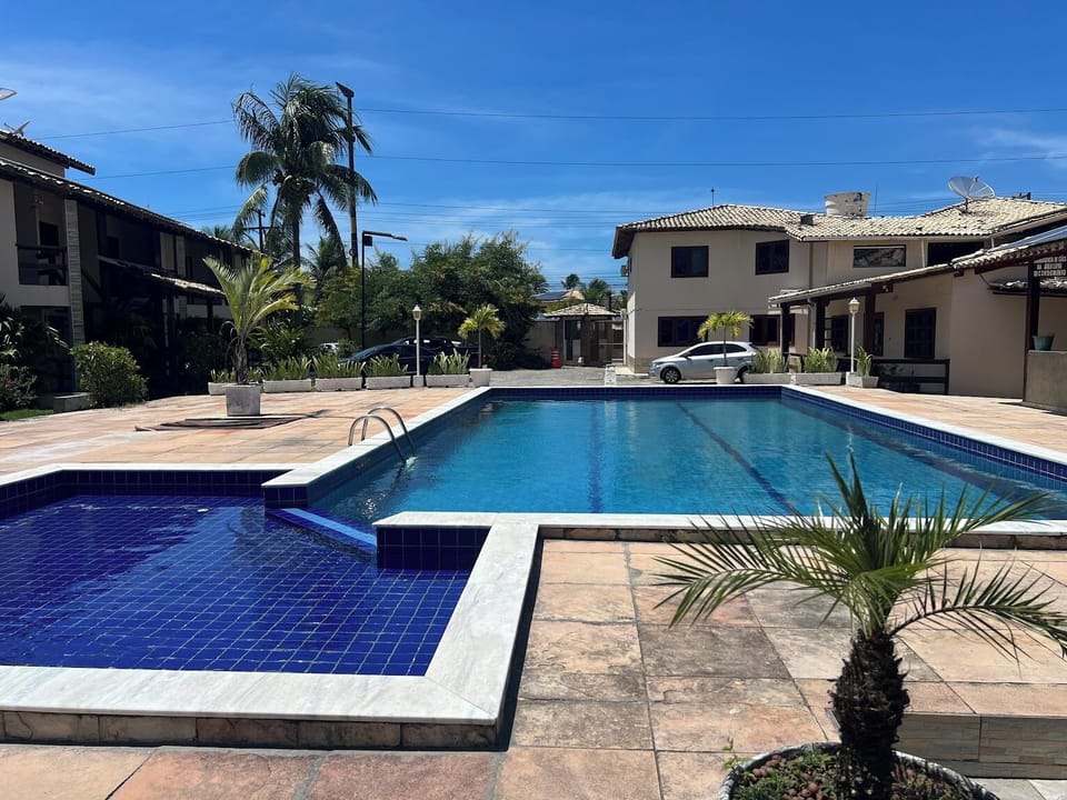 2 outdoor pools
