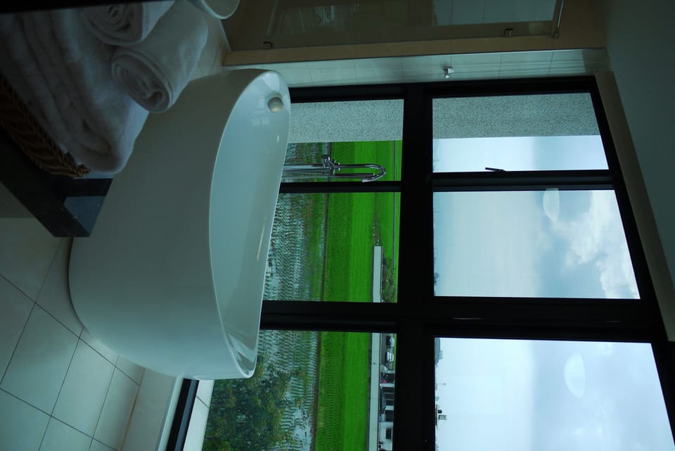 Deluxe Double Room | Deep soaking bathtub