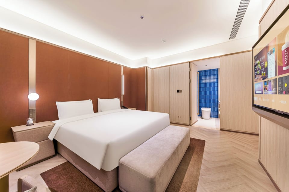 Executive Room | Premium bedding, down comforters, free minibar, desk