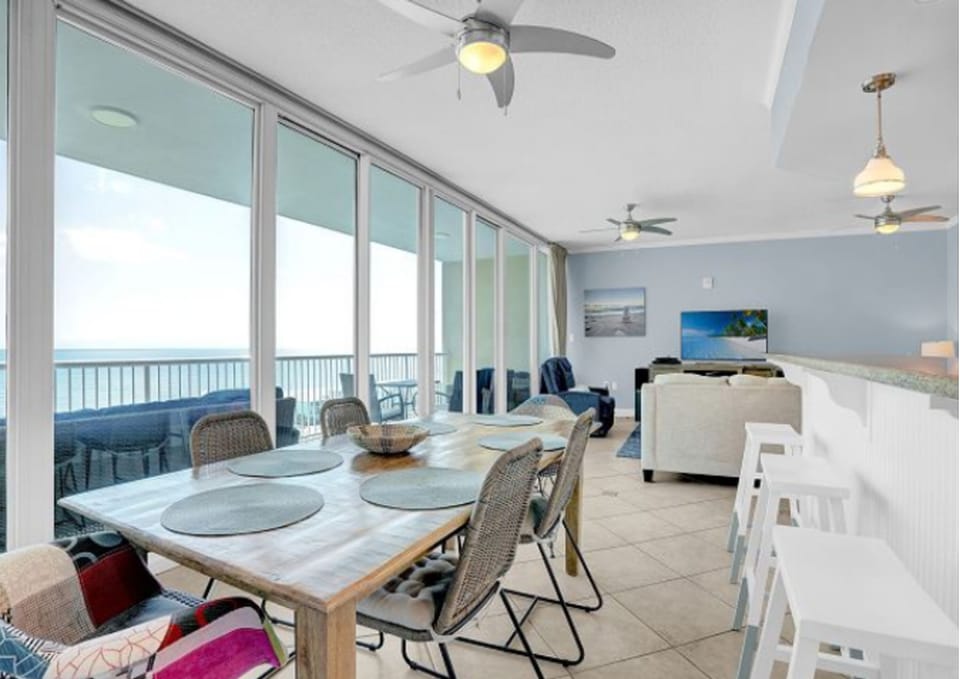Exclusive Condo, 2 Bedrooms, Balcony, Beach View | In-room dining