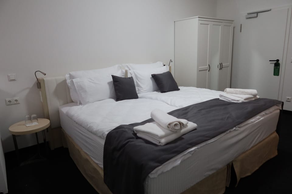 Basic Triple Room | WiFi (free), bed sheets