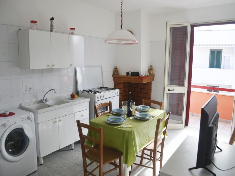 House, 2 Bedrooms, Balcony | Dining room