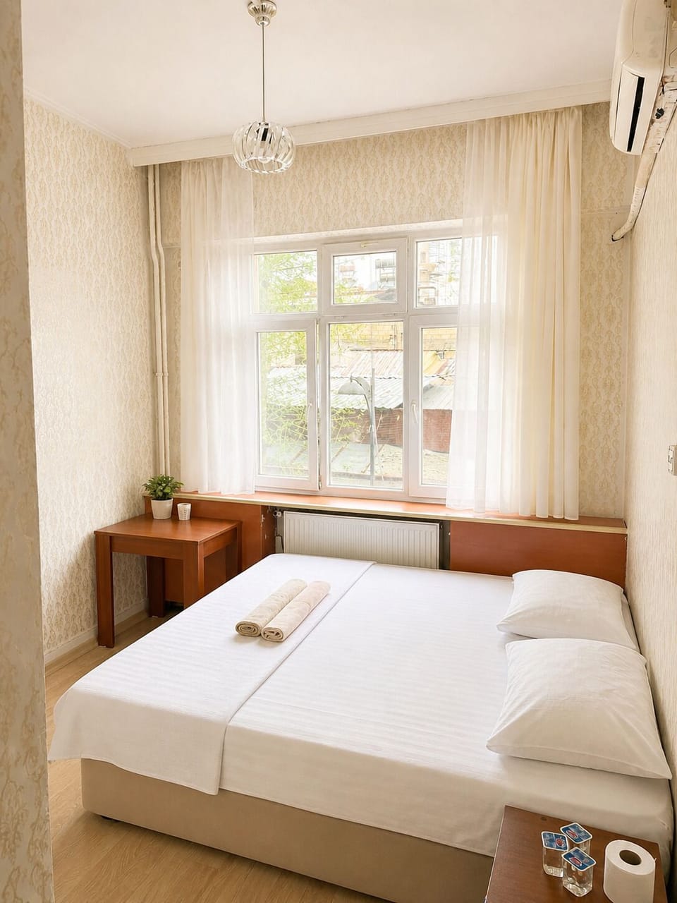 Room, City View | Premium bedding, desk, bed sheets