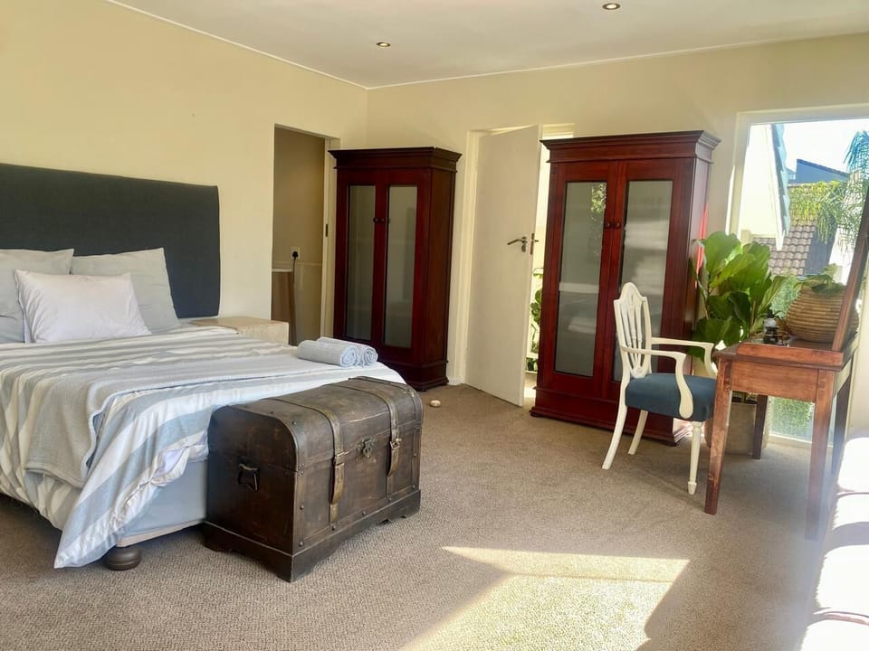 Classic Apartment, Mountain View | Iron/ironing board, free WiFi