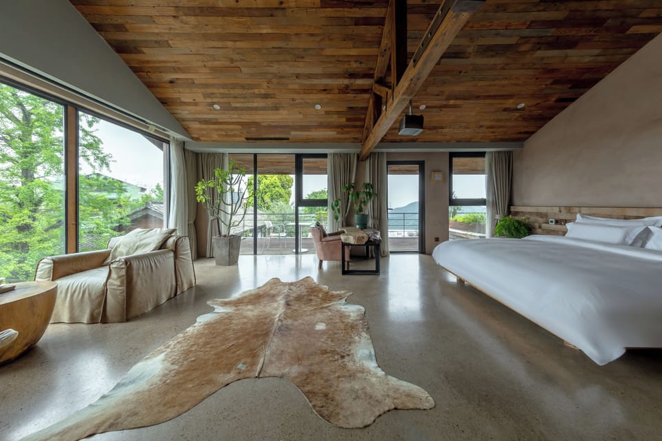 Royal Studio Suite | Premium bedding, down comforters, rollaway beds, free WiFi