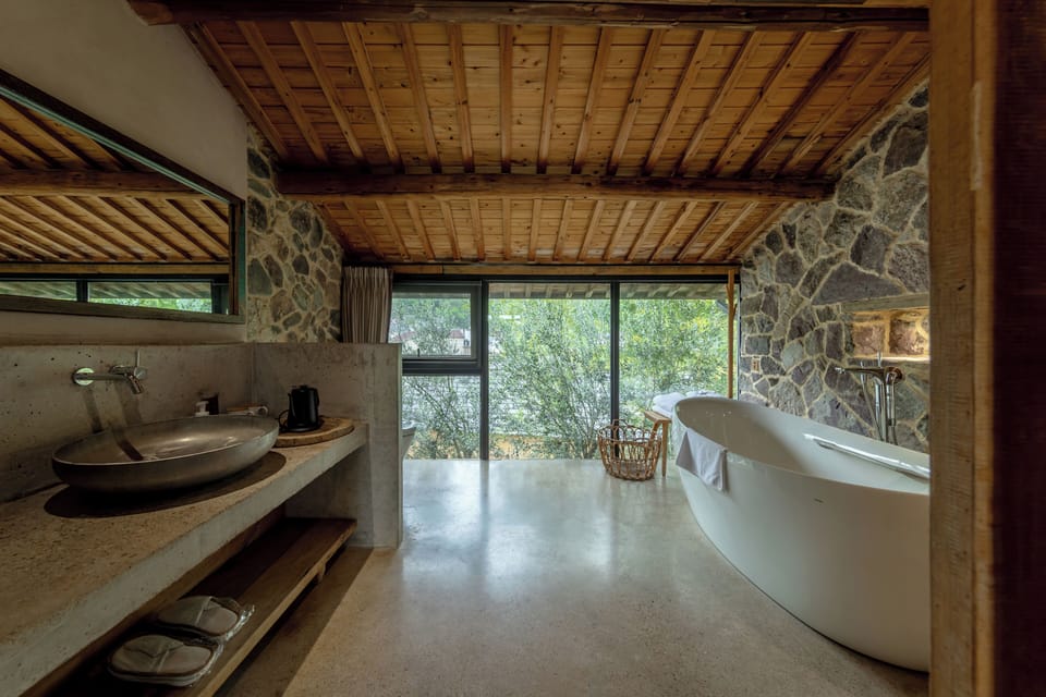 Royal Studio Suite | Bathroom | Rainfall showerhead, hair dryer, bathrobes, heated floors