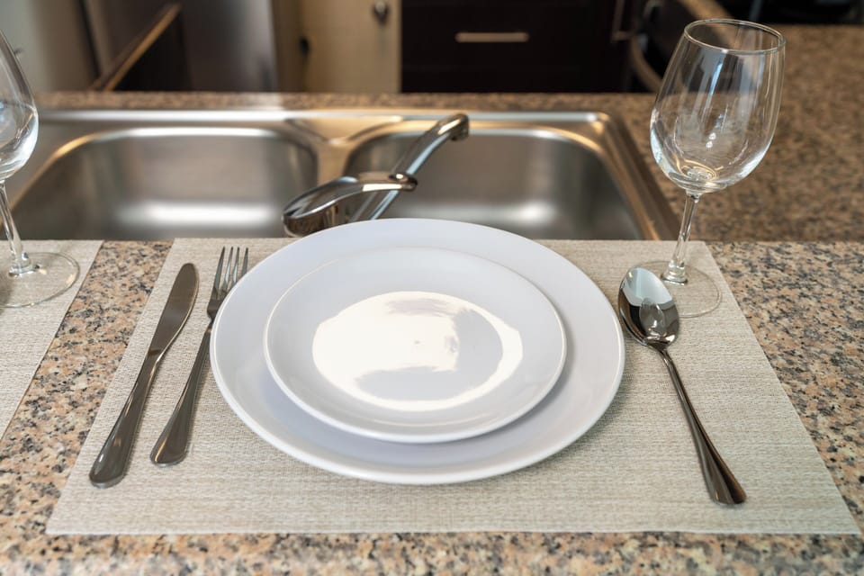 Classic Apartment, 1 Bedroom, Pool Access, Bay View | Dining room