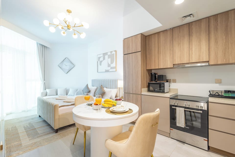 Premium Studio, Pool View | Private kitchen | Full-size fridge, oven, stovetop, toaster
