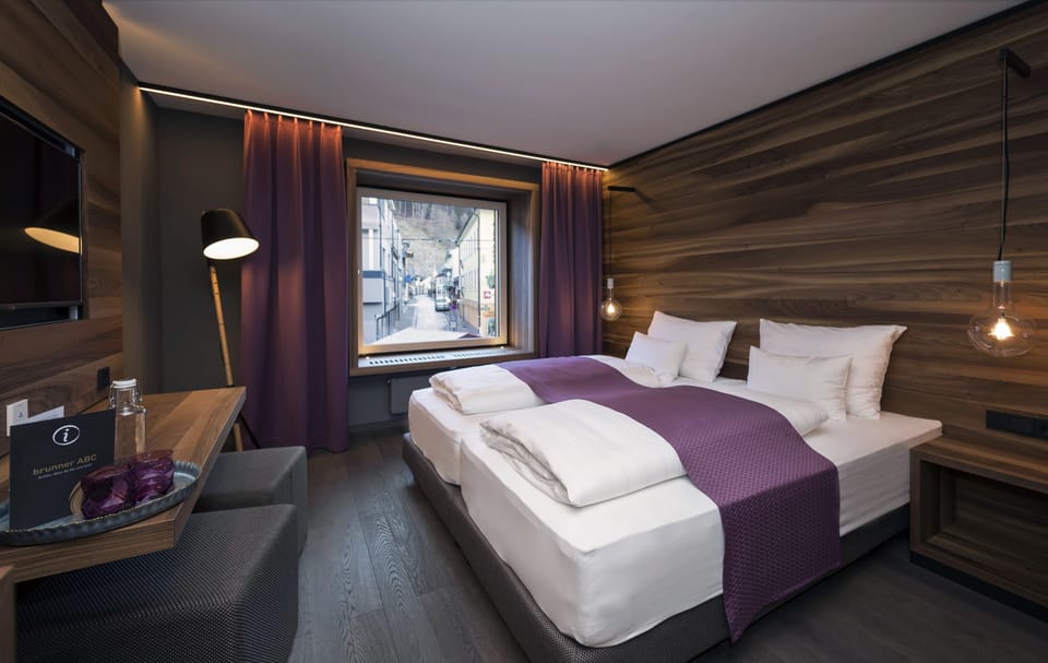 Standard Twin Room (Muskat) | Premium bedding, in-room safe, desk, free cribs/infant beds