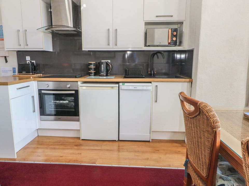 Dishwasher, cookware/dishes/utensils