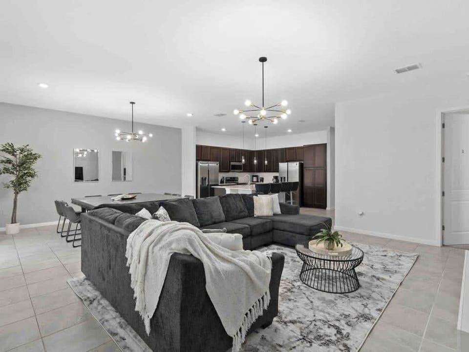 House | 12 bedrooms