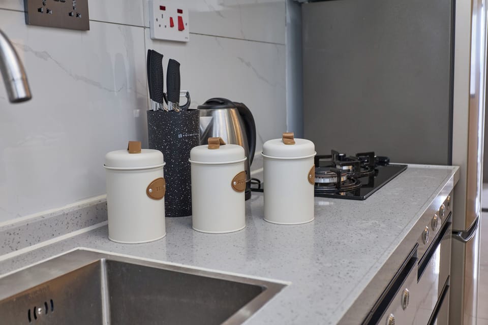 Apartment, City View | Private kitchen | Full-size fridge, microwave, oven, stovetop