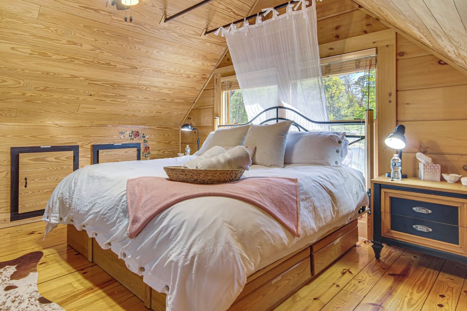 Hike, Bike, Tubing, Whitewater Rafting! Saluda Gem Cottage in North Carolina