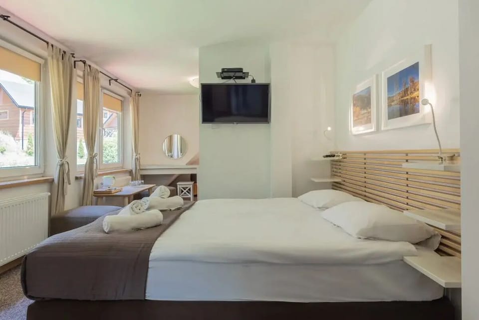 Triple Room | In-room safe, individually decorated, individually furnished