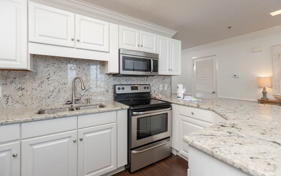Condo, 3 Bedrooms | Private kitchen | Fridge, oven, coffee/tea maker