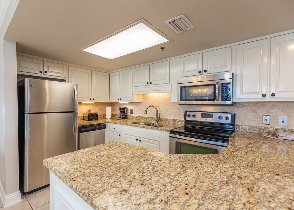 Condo, 3 Bedrooms | Private kitchen | Fridge, oven, coffee/tea maker