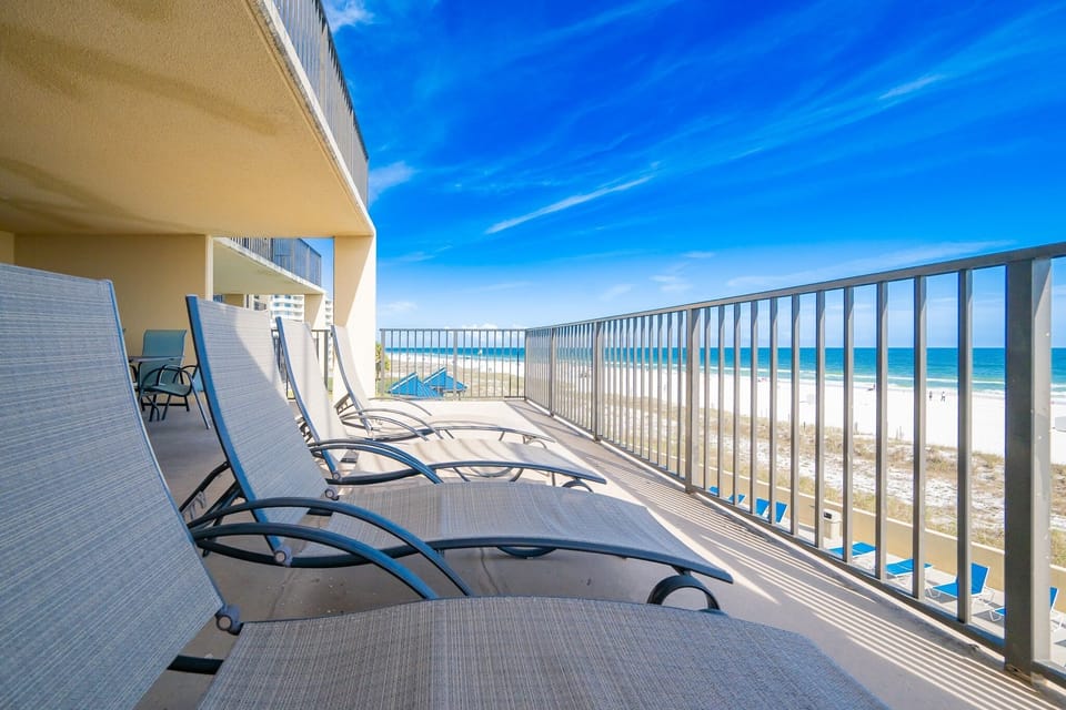 Condo, 2 Bedrooms | Property grounds