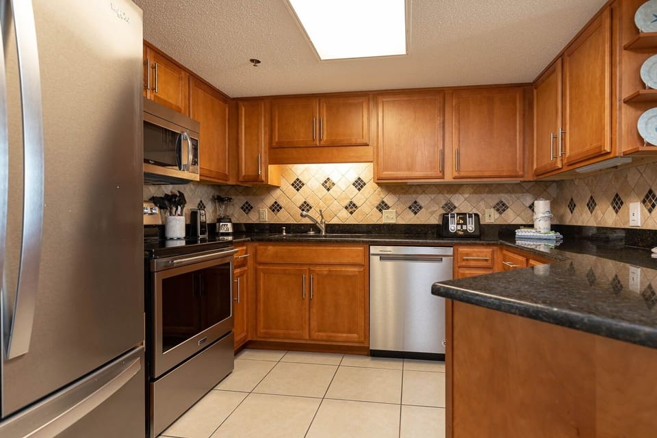 Condo, 3 Bedrooms | Private kitchen | Fridge, oven, coffee/tea maker