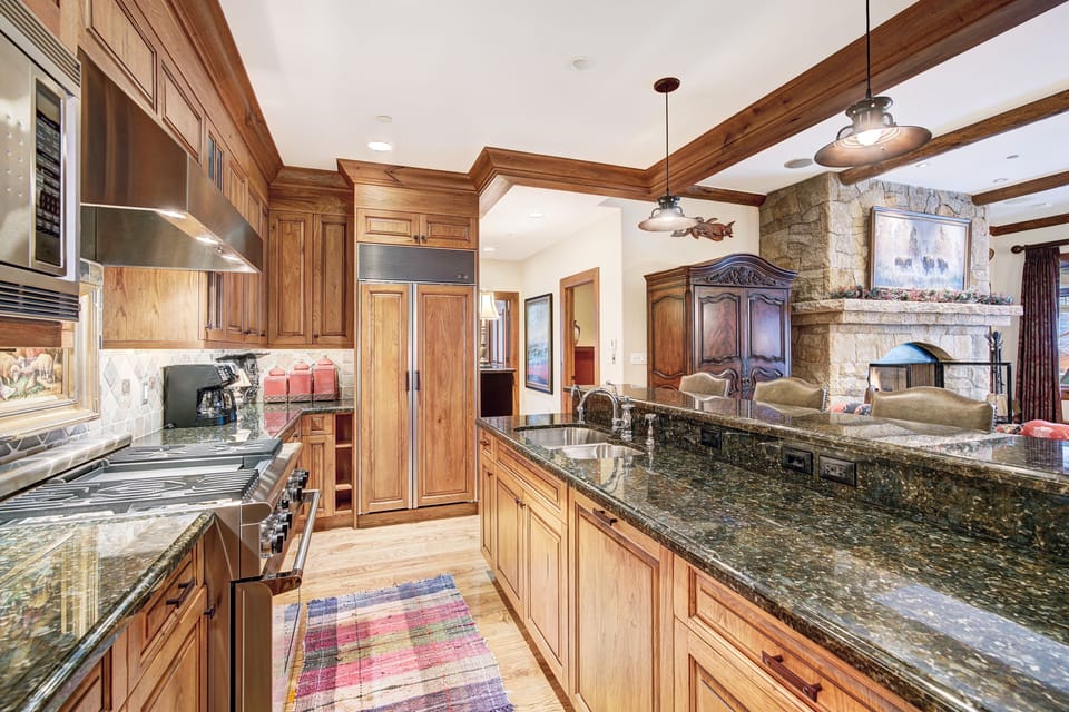 Condo, 3 Bedrooms | Private kitchen | Fridge, oven, coffee/tea maker